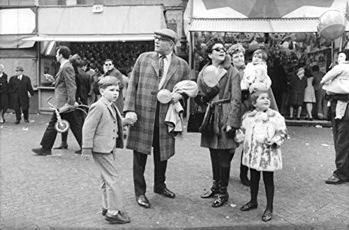Vintage fotó Laurence Olivier tartja kezét, hogy a gyermek, keresi el.